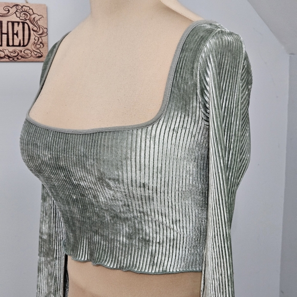 Out From Under Urban Outfitters Green Velvet Long Sleeve Square Neck Crop Top S - Picture 5 of 15